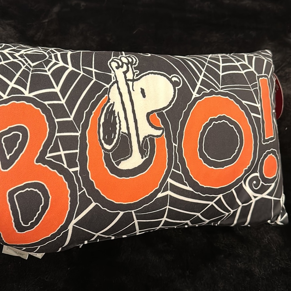 Brand new Peanuts Halloween Snoppy BOO! Pillow